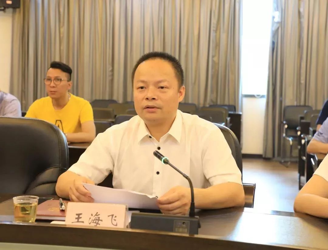 省政府副秘书长方寿中一行到晋江开展深化政务公开服务企业发展调研