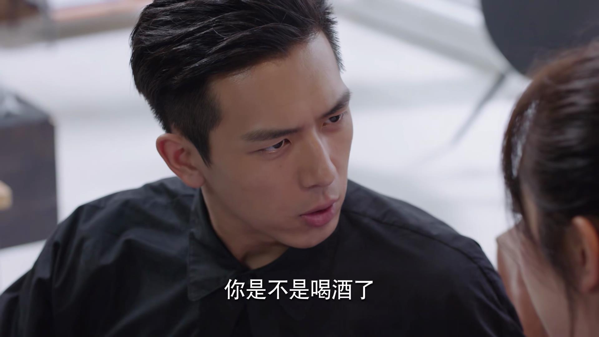 韩商言喝大爱吟诗佟年喝醉他受罪又是受伤又是变草莓小猪猪