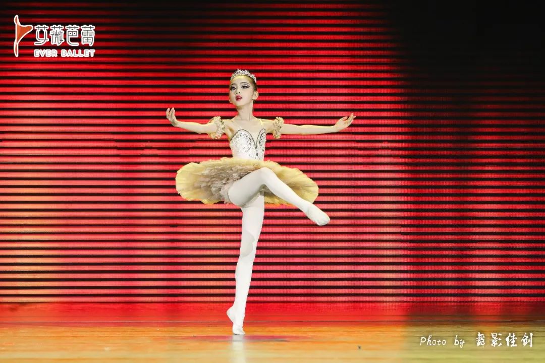 05《维也纳森林舞曲》04《宴会圆舞曲》03群舞版块开场舞02现代舞《s