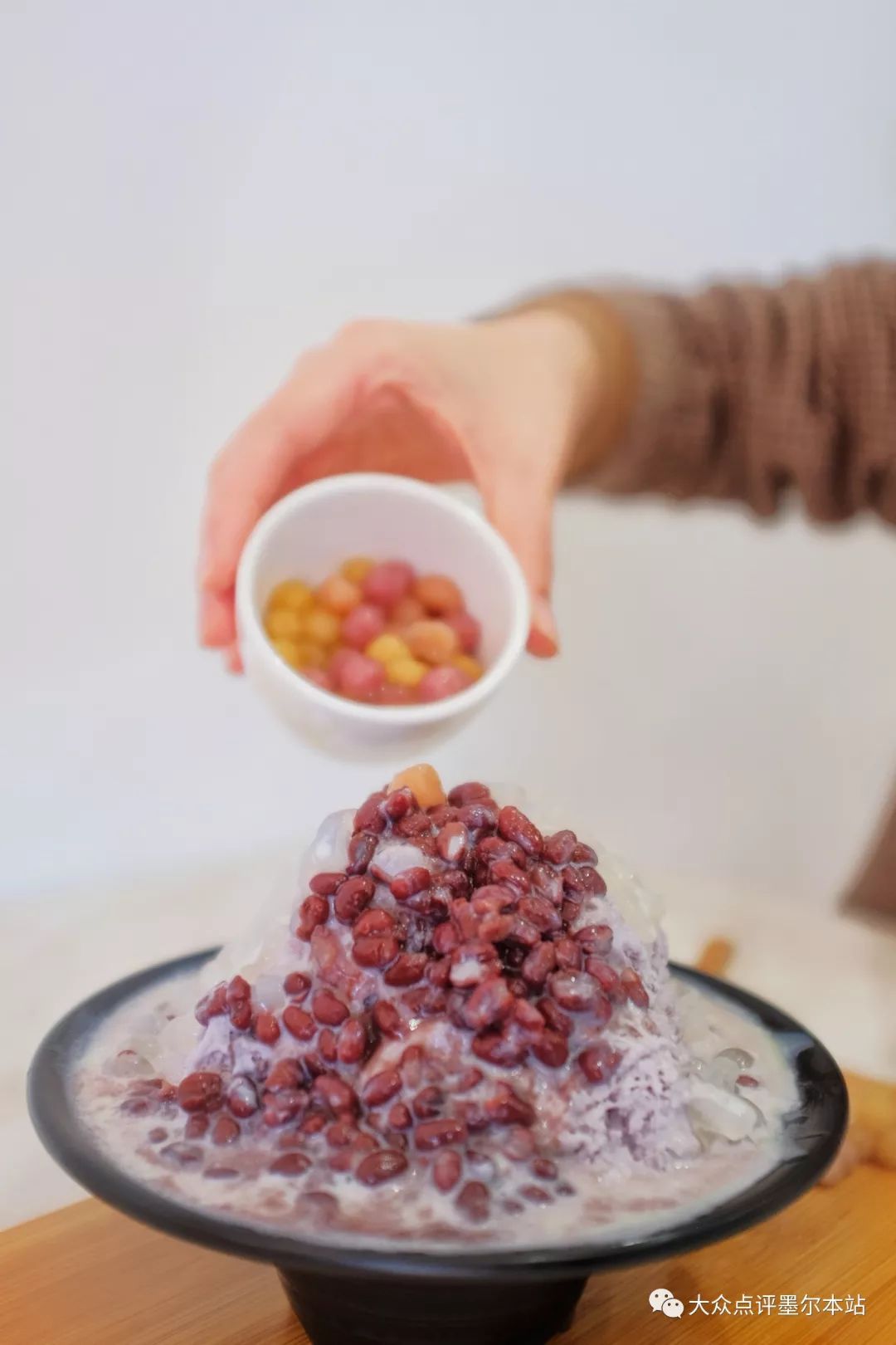 这是什么神仙组合口味~还可以自己添加芋圆哦~吃一口芋头红豆冰,咬一