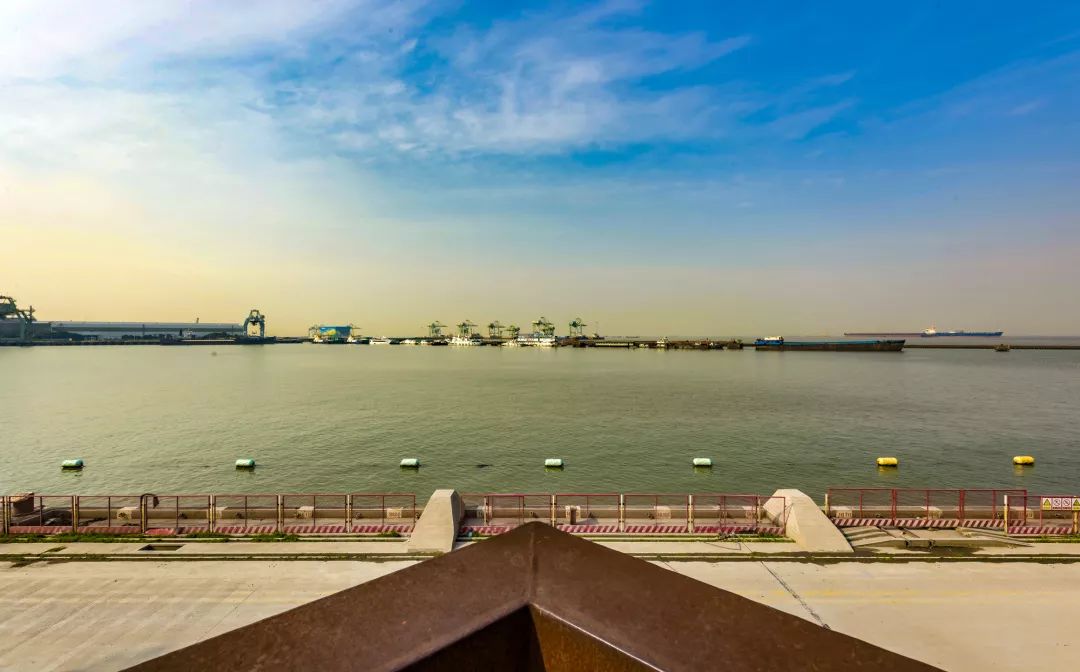 甚至有人说吴淞才是上海的起点无论吴淞江还是黄浦江都从此入海吴淞口