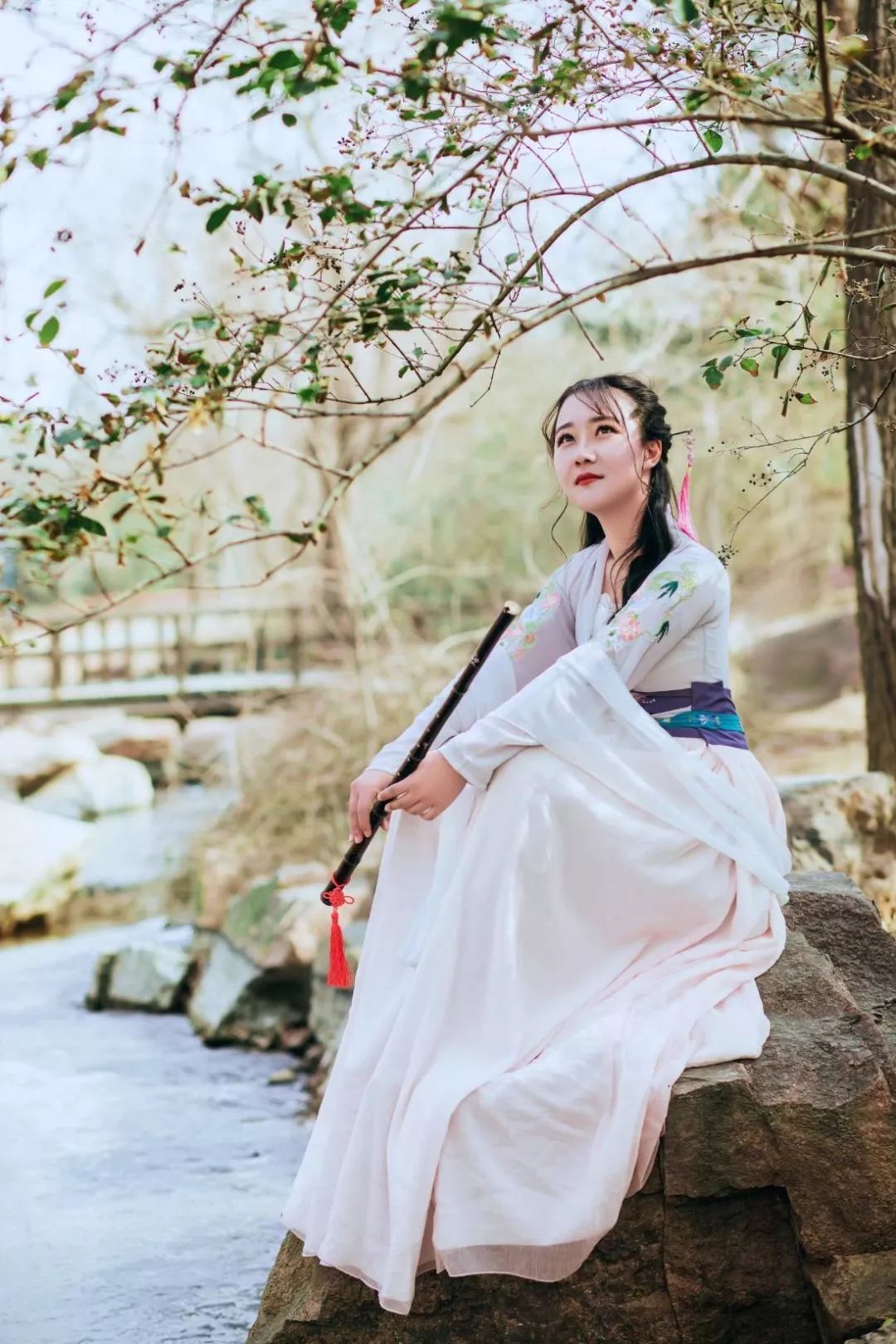 青岛理工大学琴岛学院 韩笑素手执扇百媚生襦裙百褶青石边@中国海洋