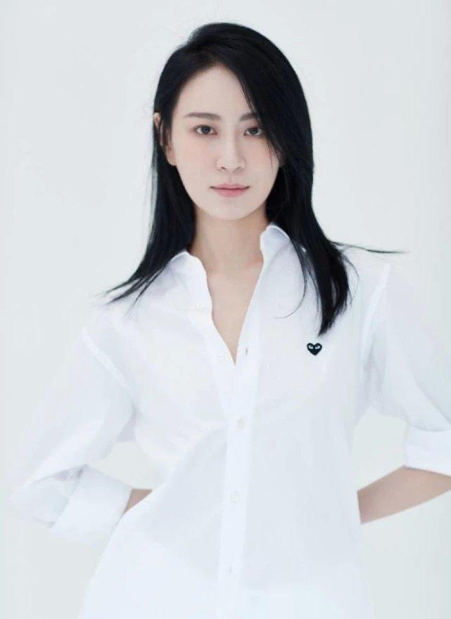 跟胡歌搭档3次她都红不了,今靠《亲爱的》翻盘衣品出众,火了!_王乐君