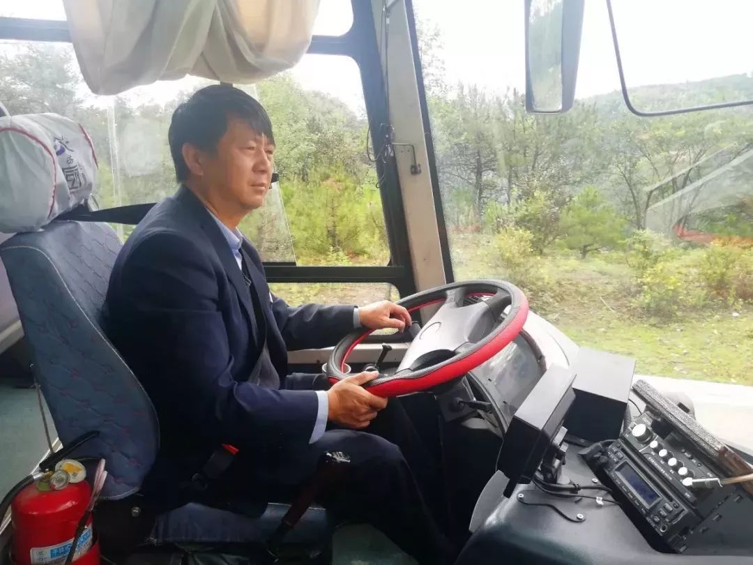 游客玉龙雪山丢双肩包景区观光车驾驶员成恩人