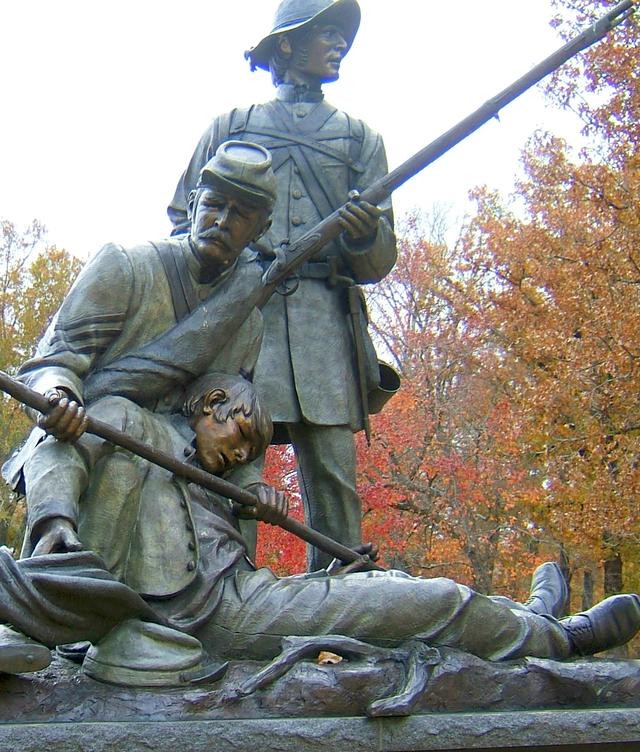 完胜郭村保卫战的叶飞和陶勇