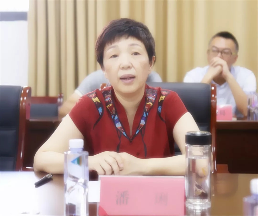 潘琍陪同祝宏根在横峰开展"退役军人走访月"活动