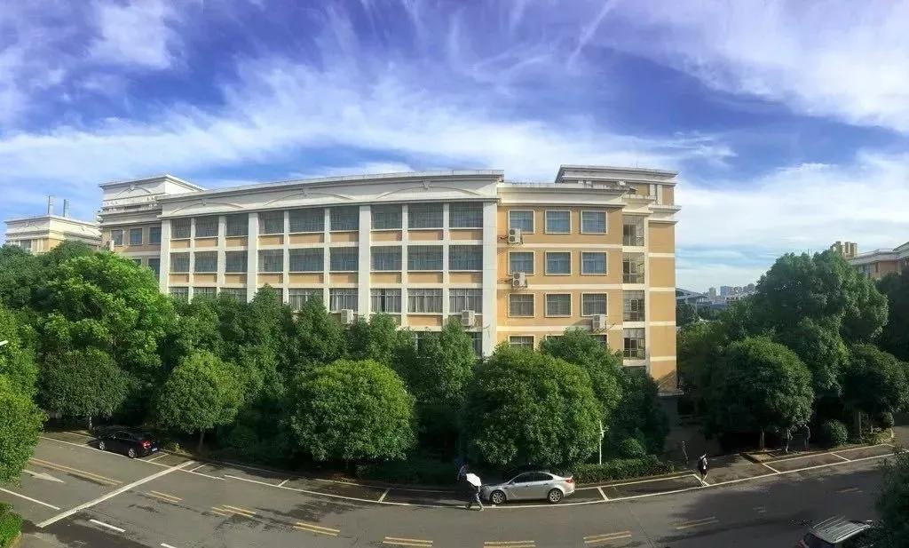 新睿it学院怎么样?校园环境如何?跟随小新来体验