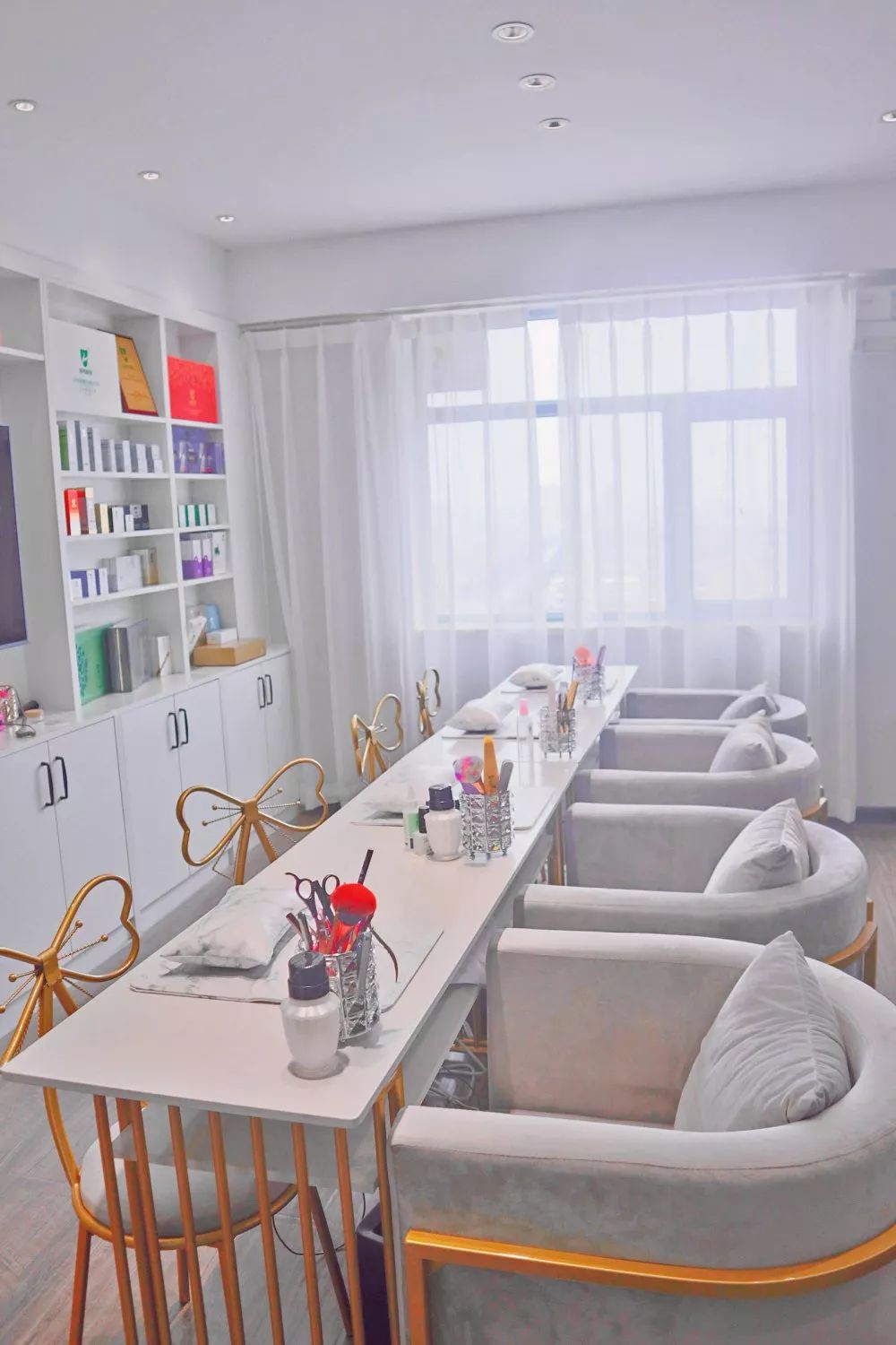 种草新密这家ins风美甲店开业美甲美睫纹绣美容从头到脚一站式变美