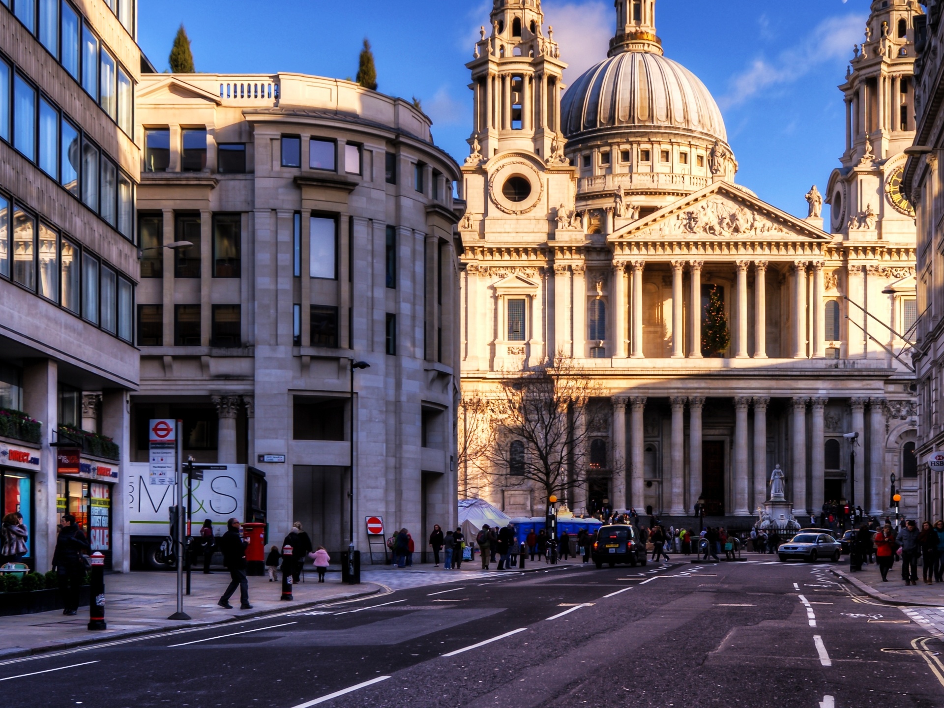 圣保罗是巴西最大的城市,也是南美洲最大最繁华最富裕的城市,这里的