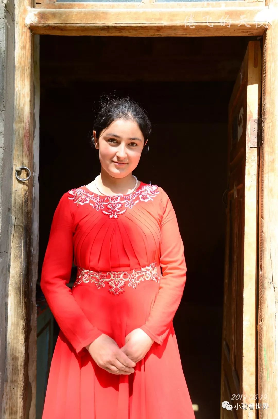 他们的笑靥如春风拂面