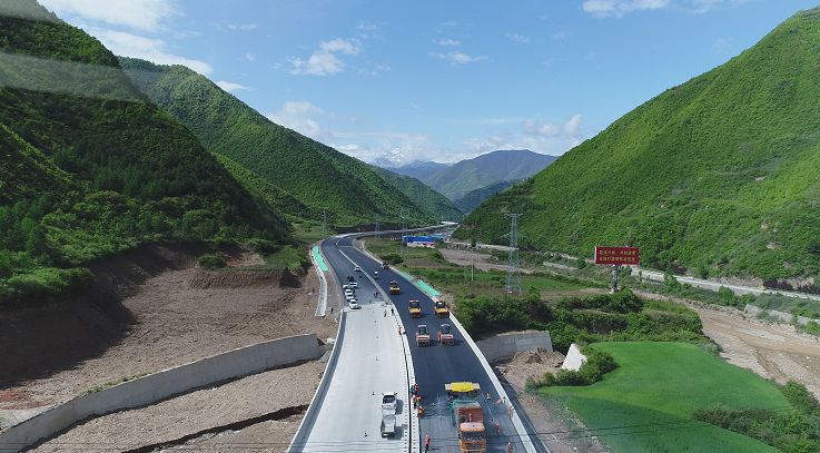 西和至宕昌高速图片