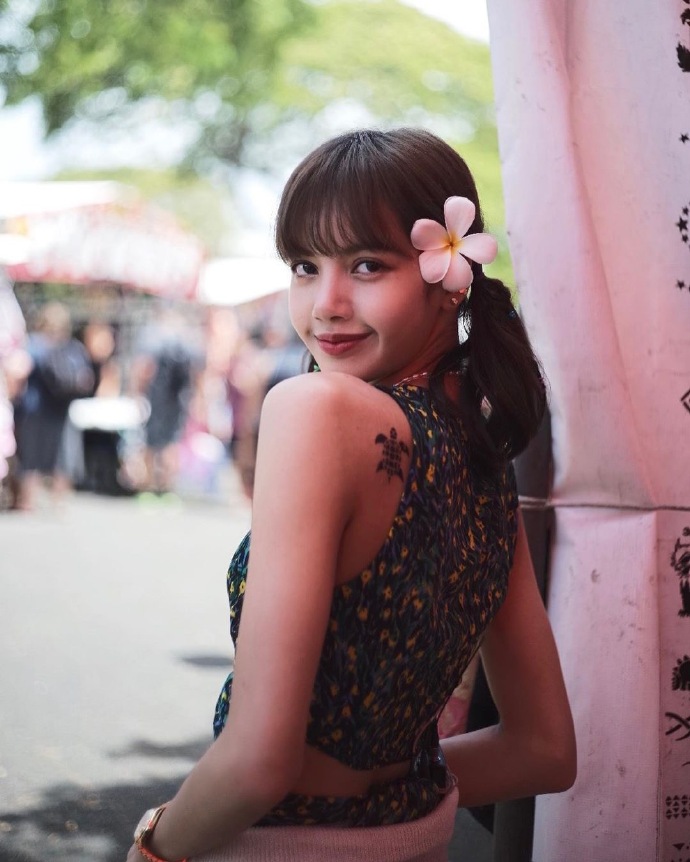 lisa双马尾照公开,夏威夷清凉特辑写作夏日少女的美丽度假日记