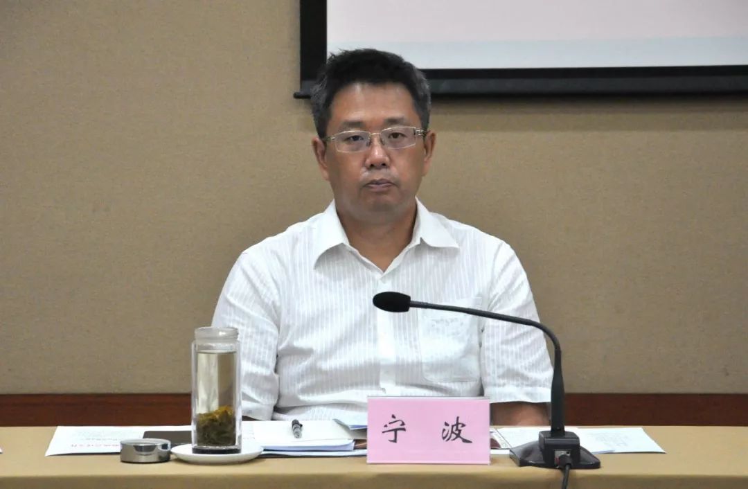 市长凌云批示精神,宣读有关通报;市委副秘书长,市信访局局长陈东通报