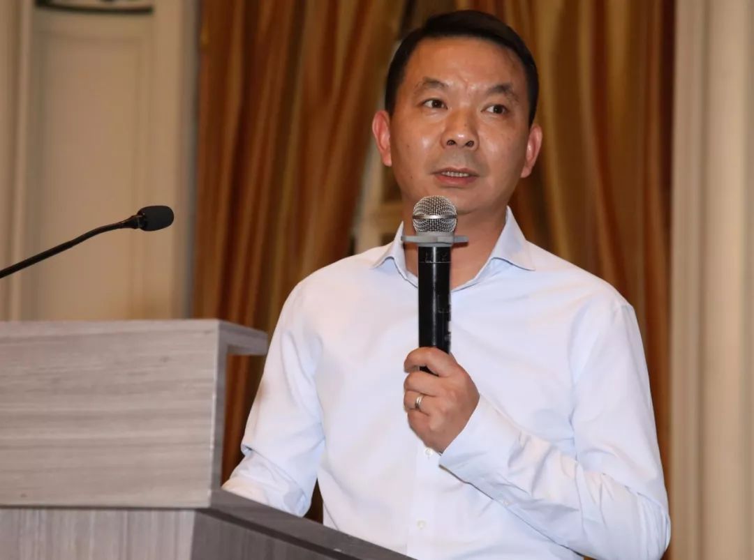 总裁丁志雄及搜狗广告营销中心品牌销售部客户销售群总经理盛宇首先