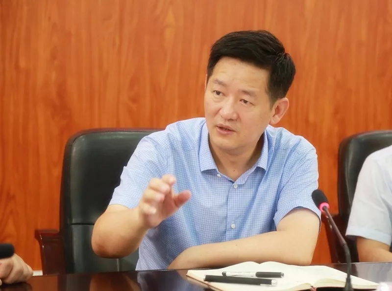 李海星主持召开横峰经开区重点工作调度会