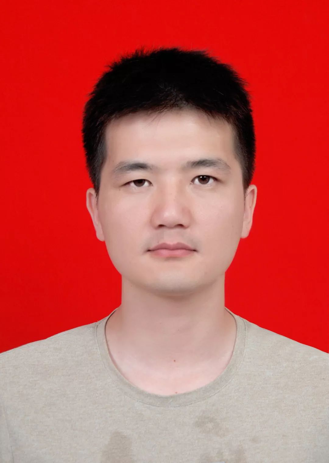 杨龙辉华安人,毕业于福建师范大学生物学专业,高中生物高级教师.