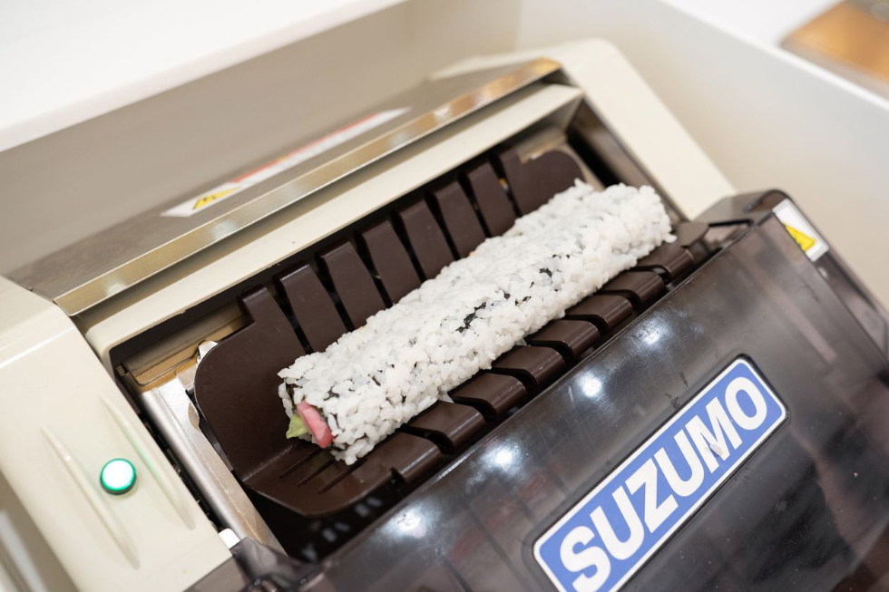 机器人"厨师长"现身纽约 一小时做300个寿司卷