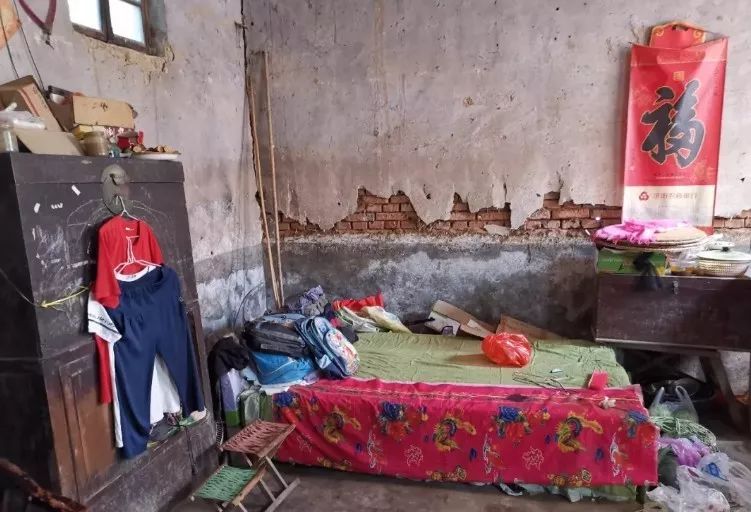 流泪送别!农民工为救轻生女溺亡:妻子长年患病,孩子刚11岁