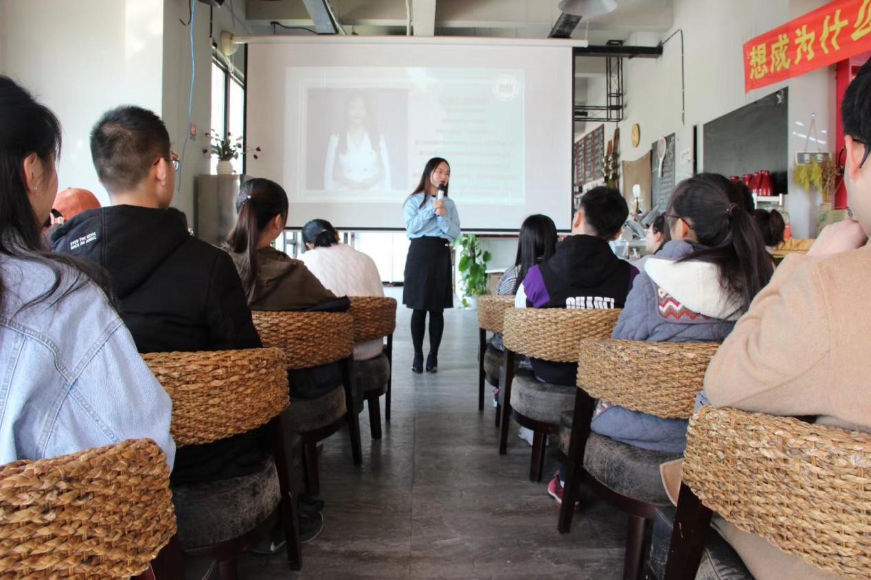 肩负重担砥砺前行松果仁研习社夏令营优秀总负责张桃专访