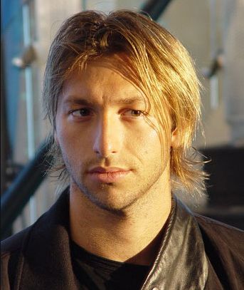 一位当地的据她本人形容长得很像澳大利亚游泳健将伊恩·索普的22岁