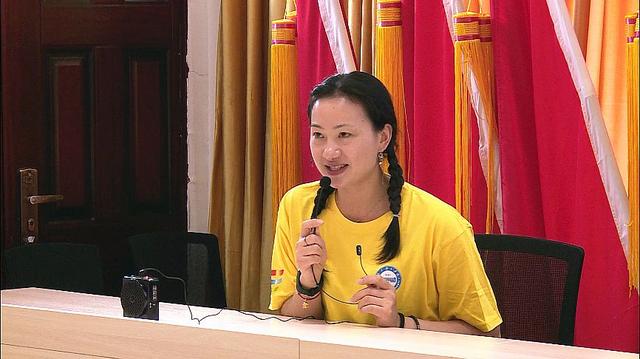 奥运冠军骆晓娟到龚家村参与推普脱贫攻坚活动