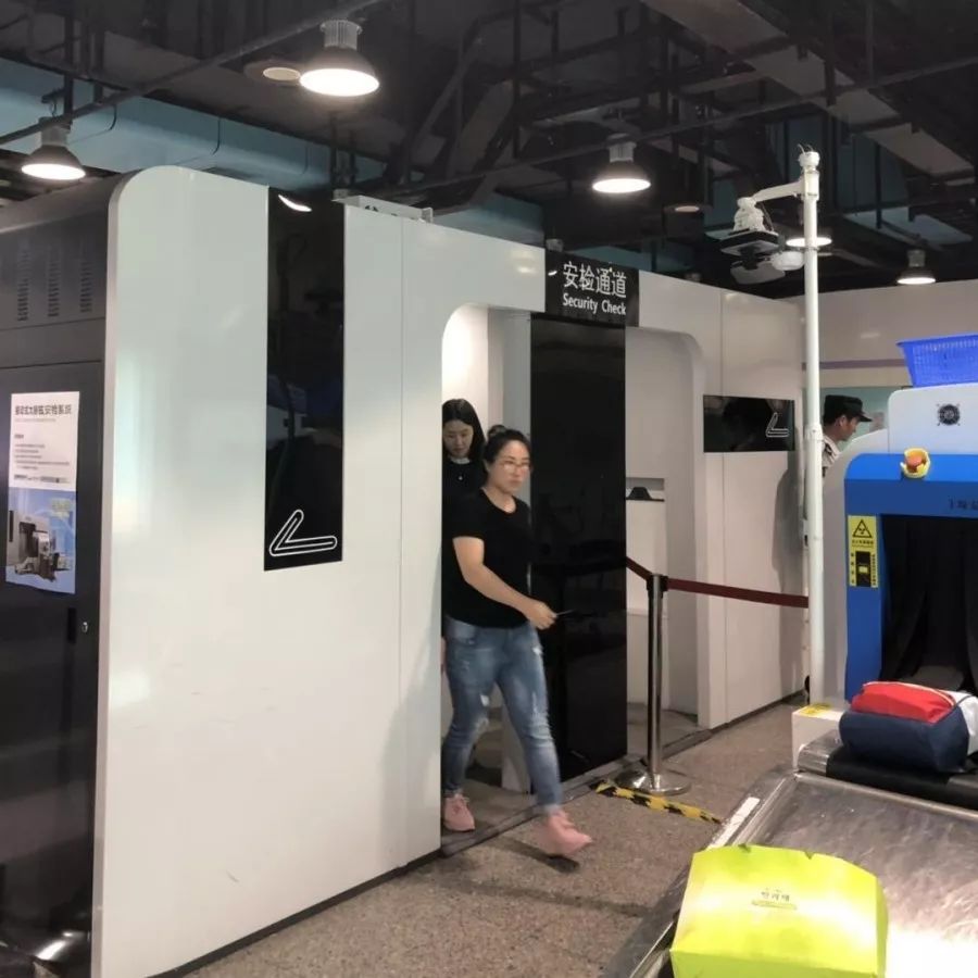 长宁这个地铁站启用了被动式太赫兹安检系统安全可靠没辐射