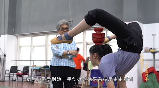 "阅读原文"来夏菊花先生的杂技团玩个小游戏吧