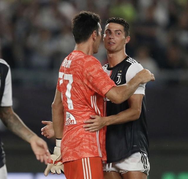 虽然c罗一如既往优秀当选mvp但布冯不遑多让表现堪称完美