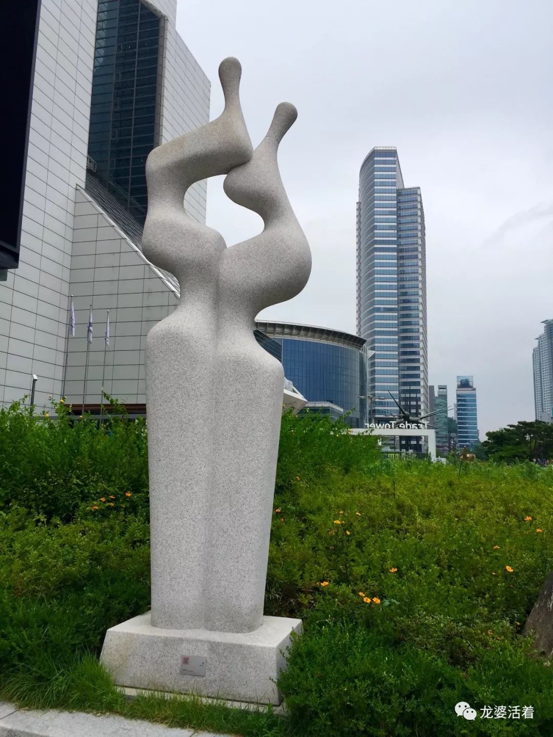 韩国在首尔华尔街暴走四小时除了睇美女还