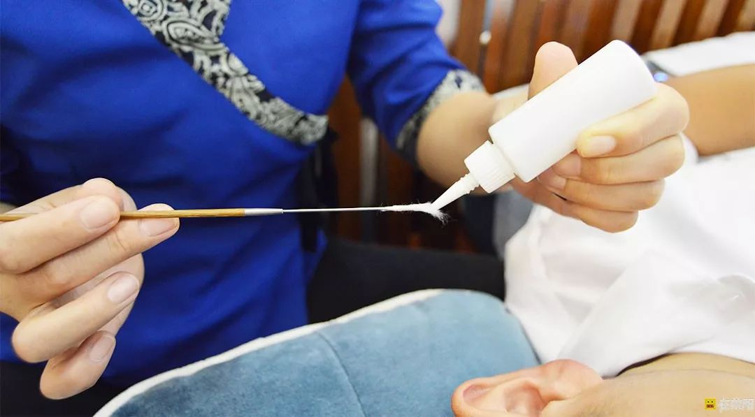 除了采耳,店内还有还有足疗修脚,洗眼,洗鼻,局部按摩调理,等特色项目.