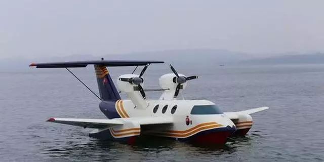 城事全国第一个城市内湖水上飞机在大同文瀛湖试飞成功