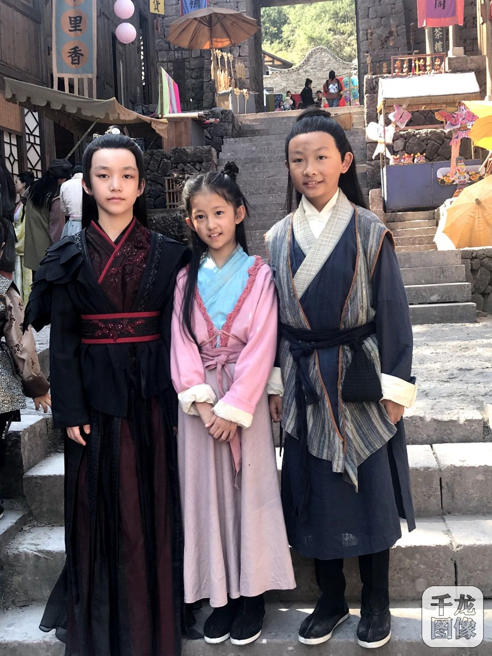 少年江湖物语热播罗天泽演绎教主侍卫小魏旗