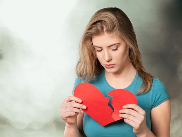 老妈妈讲:若女儿婚姻不幸福,这三点能看出来,报喜不报忧也没用_女人