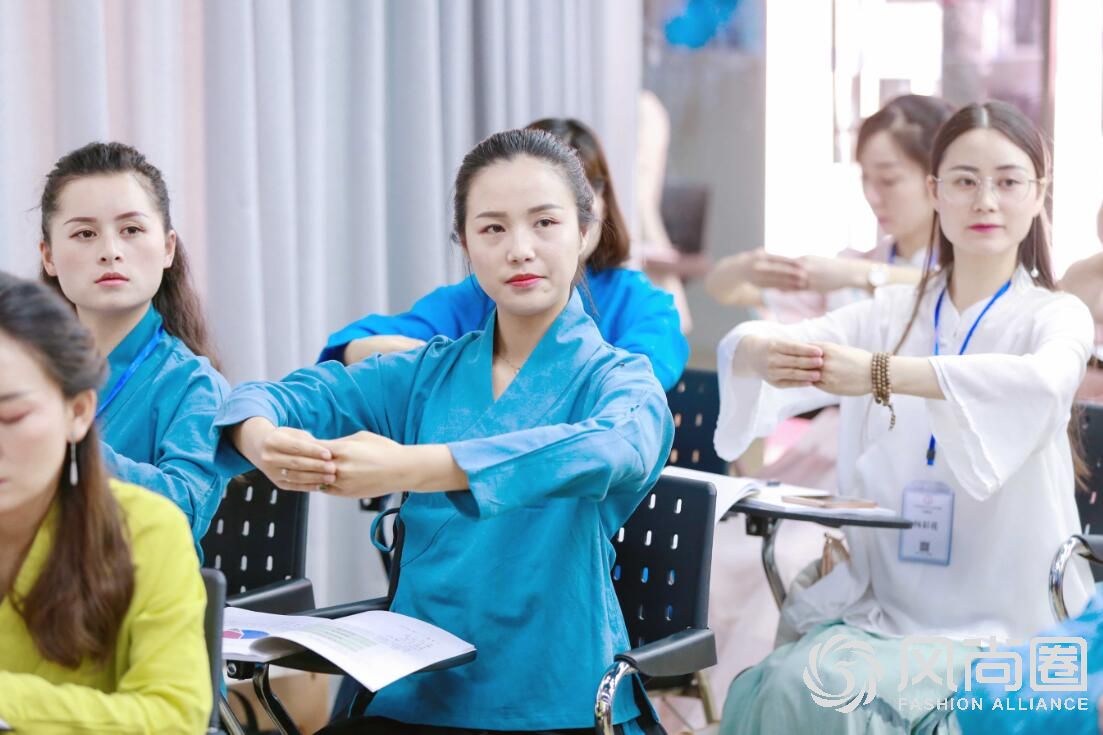 礼仪培训师您首先要成为一位平静和善的人