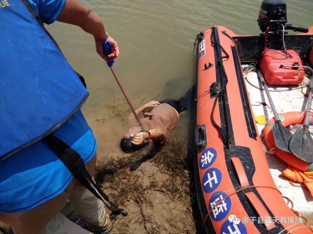 痛心黄金埠一女子跳桥打捞上岸抢救无效死亡