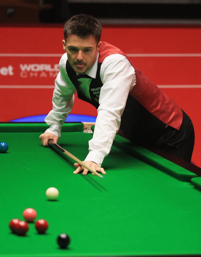 斯诺克赛场上的"刺客"要考律师证!霍尔特:读大学因妻子说我笨