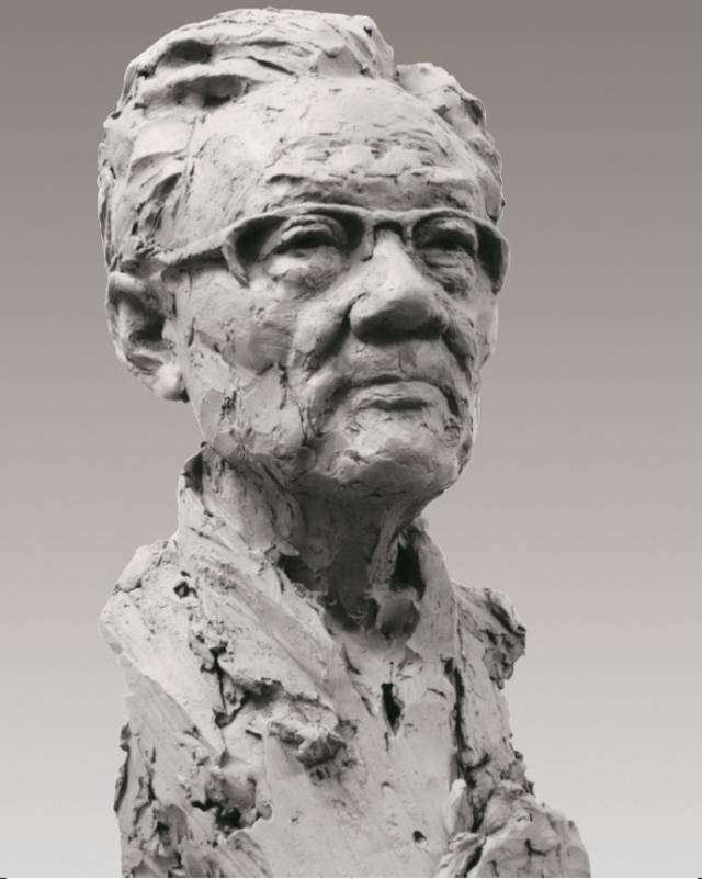 2012作品:人民好医生李月华 大理石 2012作品:语言学家拼音之父周有光