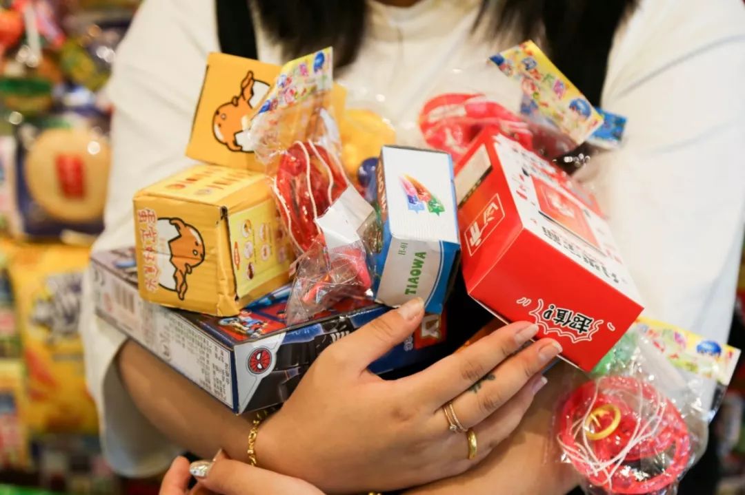 零食墙扭蛋机套圈圈超好吃的火锅店这次变好玩了