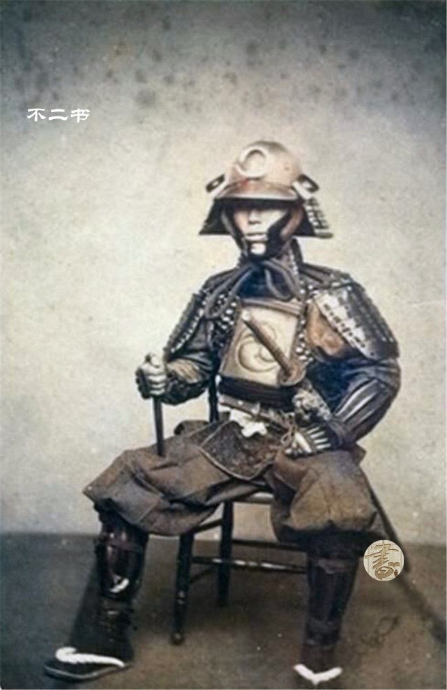 上色老照片镜头下真实的日本武士眼神虽然凶狠但身高很感人