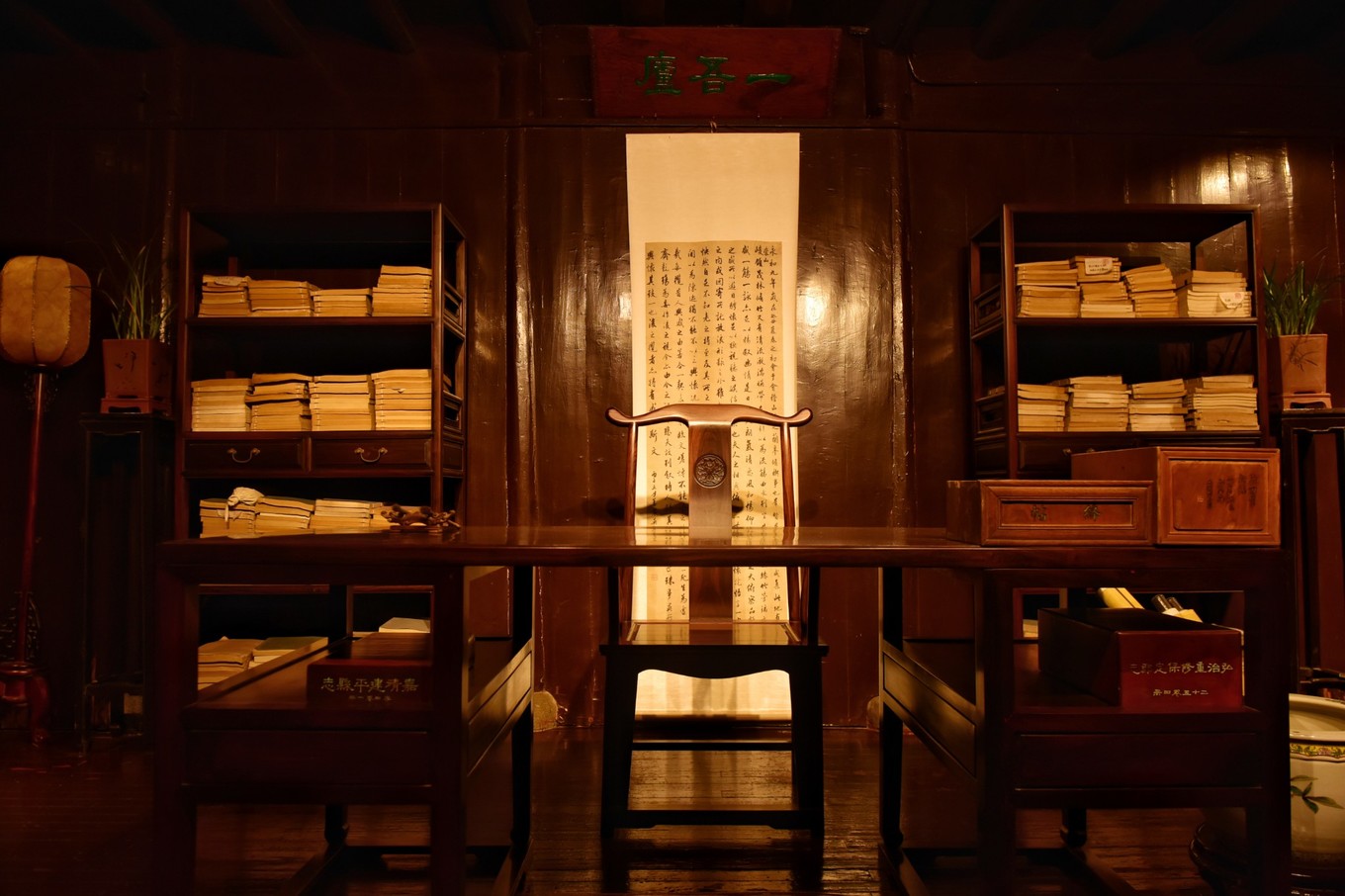 来宁波看中国最古老的藏书楼天一阁在鼓楼寻找当地特色美食
