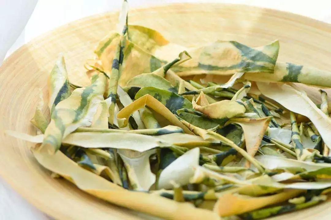 如果用西瓜皮熬膏叫"西瓜膏"每日服两次,可用于治急慢性肾炎.