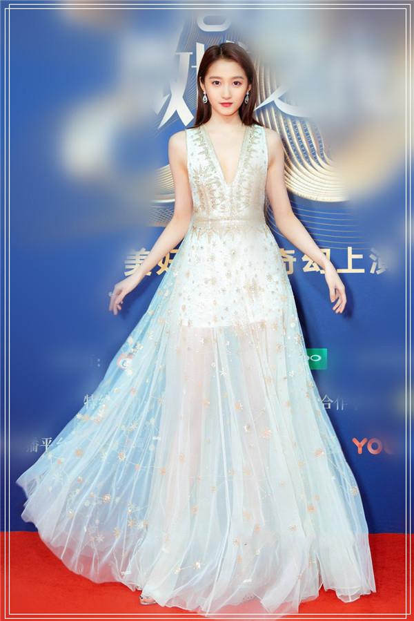 原创还怀疑关鹿cp分手关晓彤深夜晒男友视觉照秒打脸笑容甜到齁