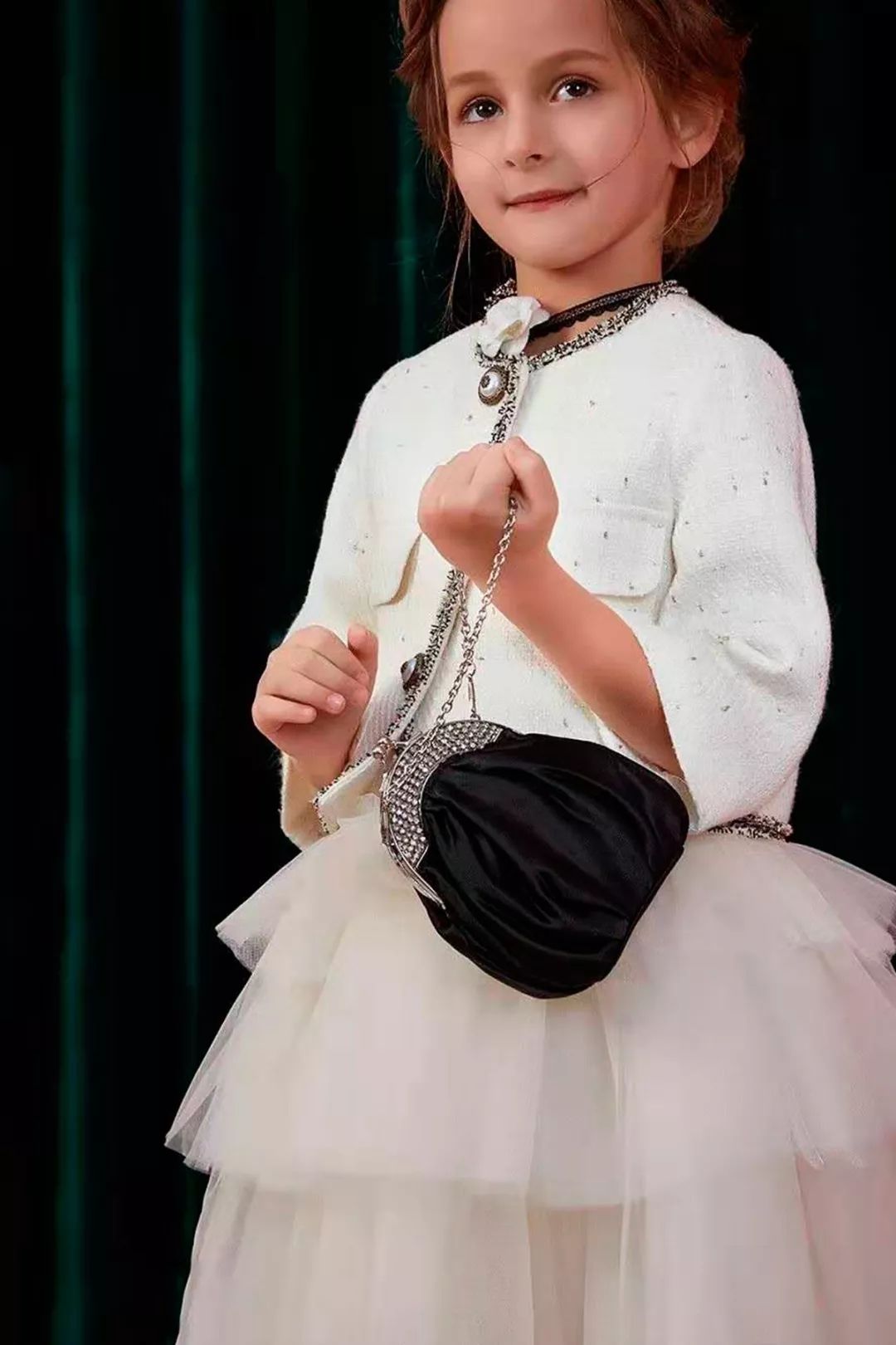 rbigx根植于高档童装领域为3至12岁儿童打造精致奢华的优质产品将儿童