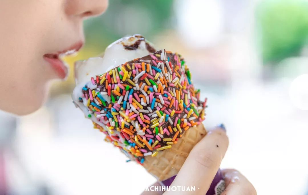 刷爆ins的xxxl超超超长冰淇淋拿着它逛街3分钟被搭讪了10次