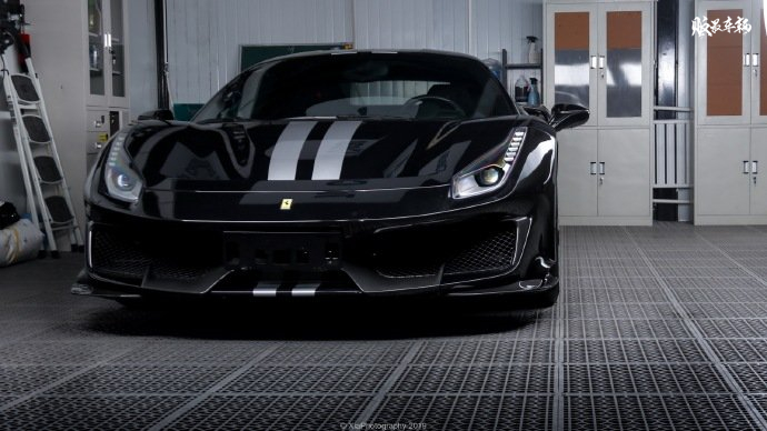黑色 法拉利 488 pista