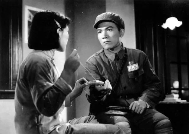 和新中国一起成长丨霓虹灯下的哨兵你听说过南京路上的好八连吗