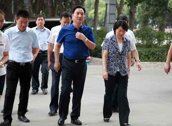 江苏徐州市委政法委到新疆奎屯市考察对口援疆工作