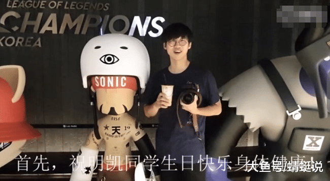lpl:厂长度过26岁沉重的生日,老友送上祝福,一村不舍得他退役