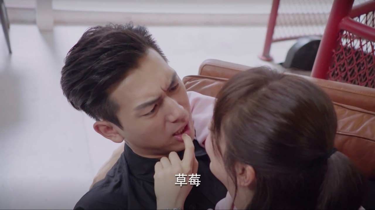 《亲爱的,热爱的》佟年"咬唇吻",过夜韩商言家,结婚提上日程