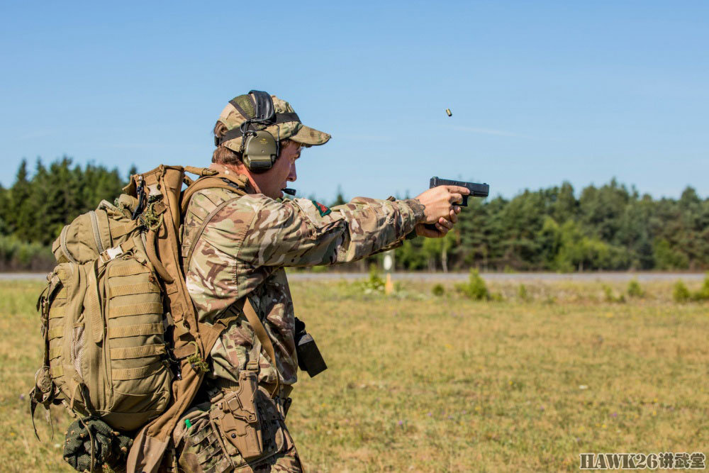 欧洲最佳狙击组比赛英国队精确射手步枪配备超豪华瞄准镜